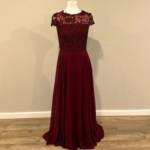 Beautiful dress. Like new, worn only once.Serious buyers only.